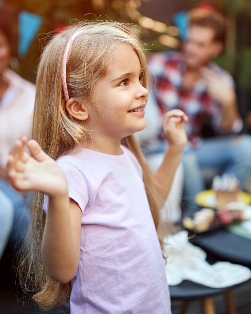 Straßenfest mit Familie und Visual "Kronsrode erleben"